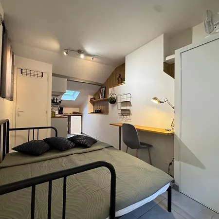 - Proche Commerces & Chateau